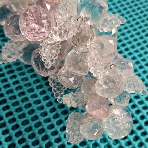 Glass Grape Vine - Picture 4 of 9